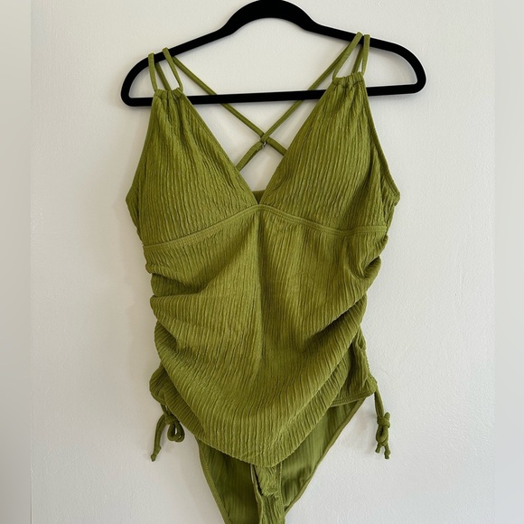 Women Bikini - Picture 2 of 6